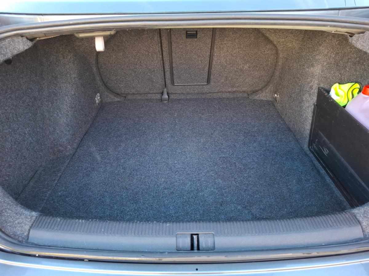 volkswagen-jetta-1-9-105cv-2005-diesel-1896cc