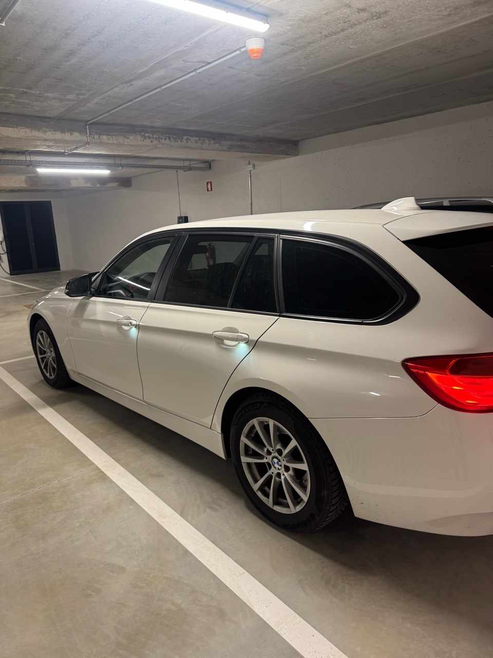 bmw-serie-3-318d-2015-diesel-1995cc