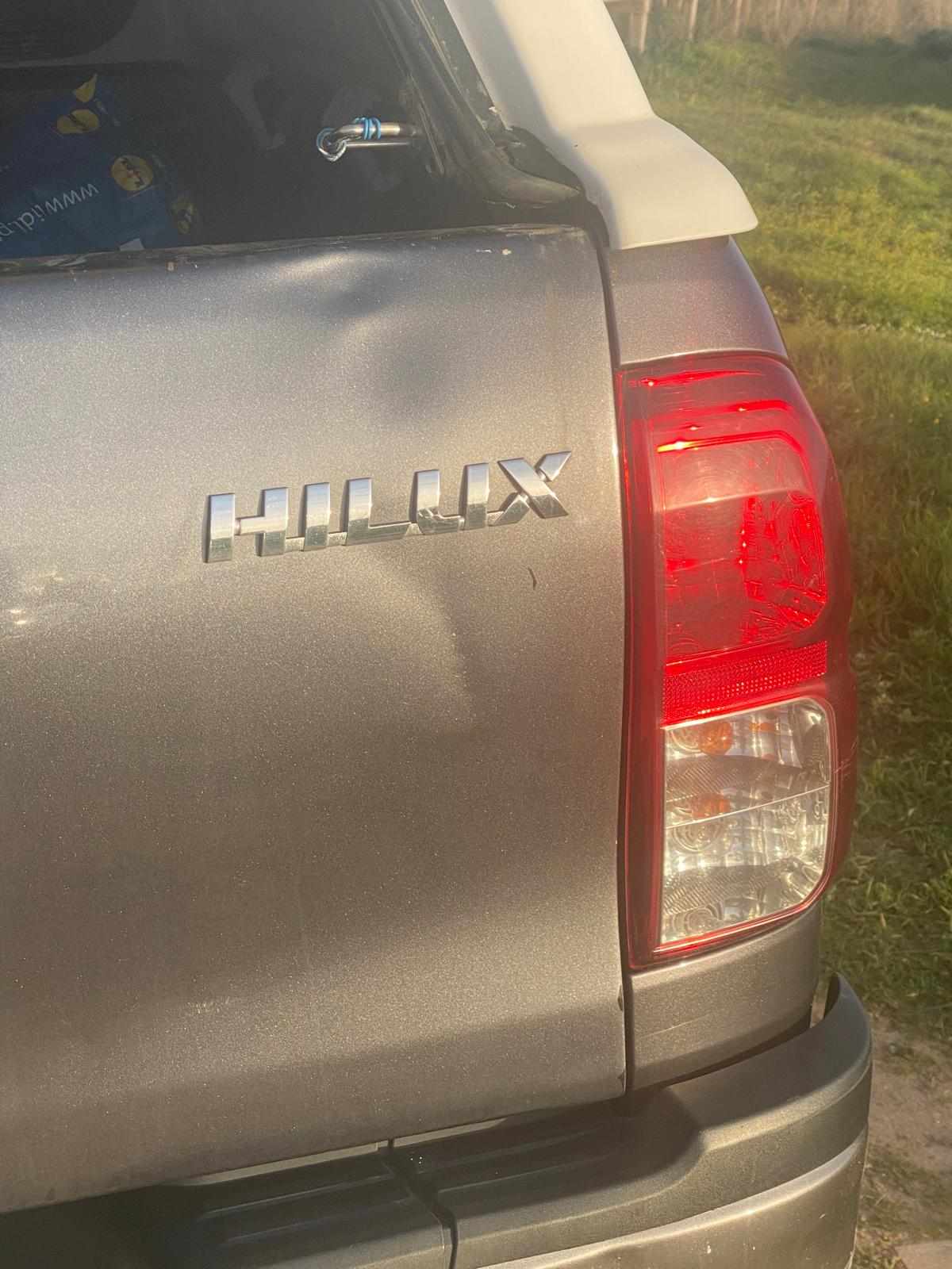 toyota-hilux-2-4-awd-2017-diesel-2393cc