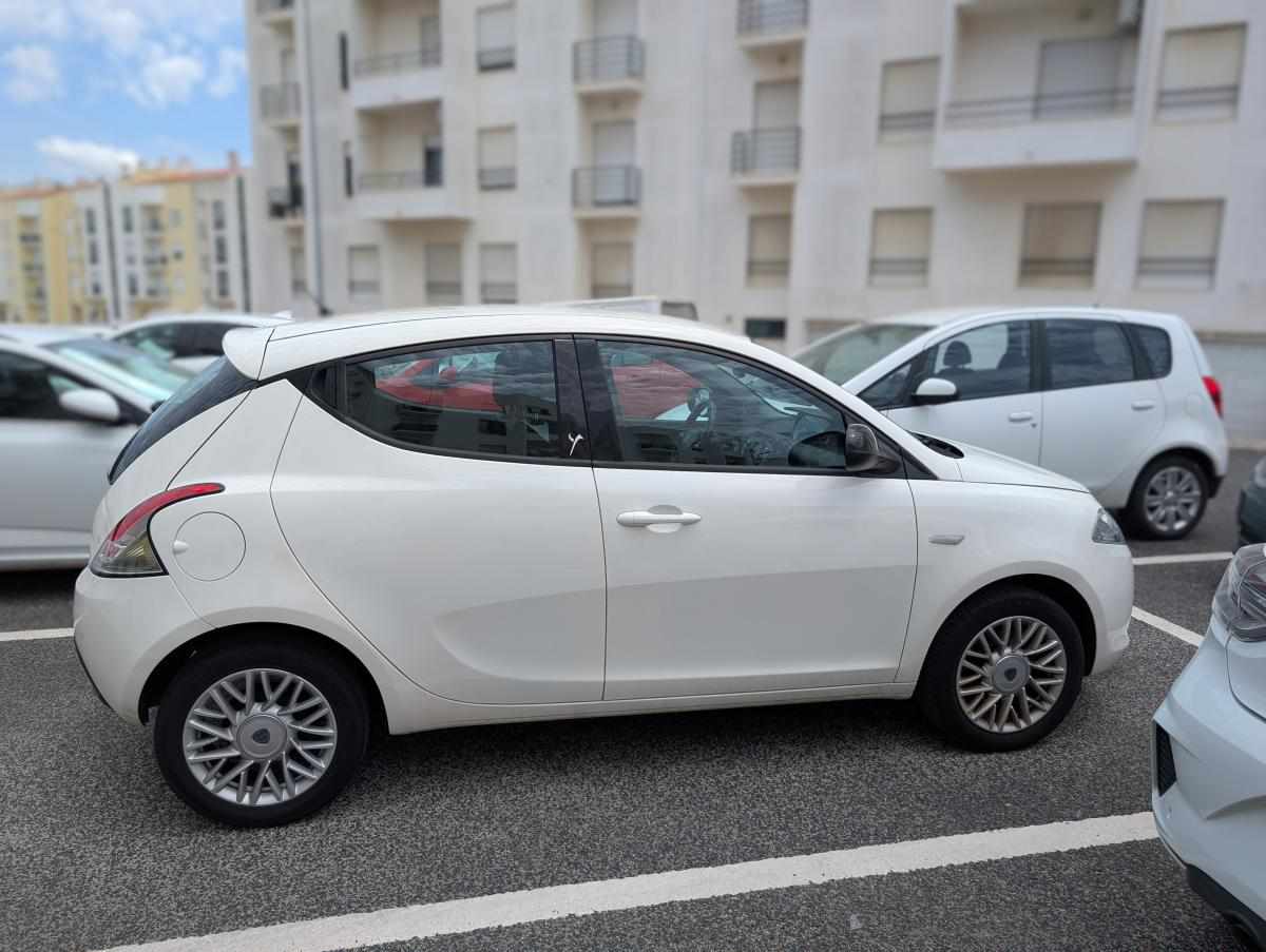 lancia-ypsilon-1-2-69cv-2015-gasolina-1242cc