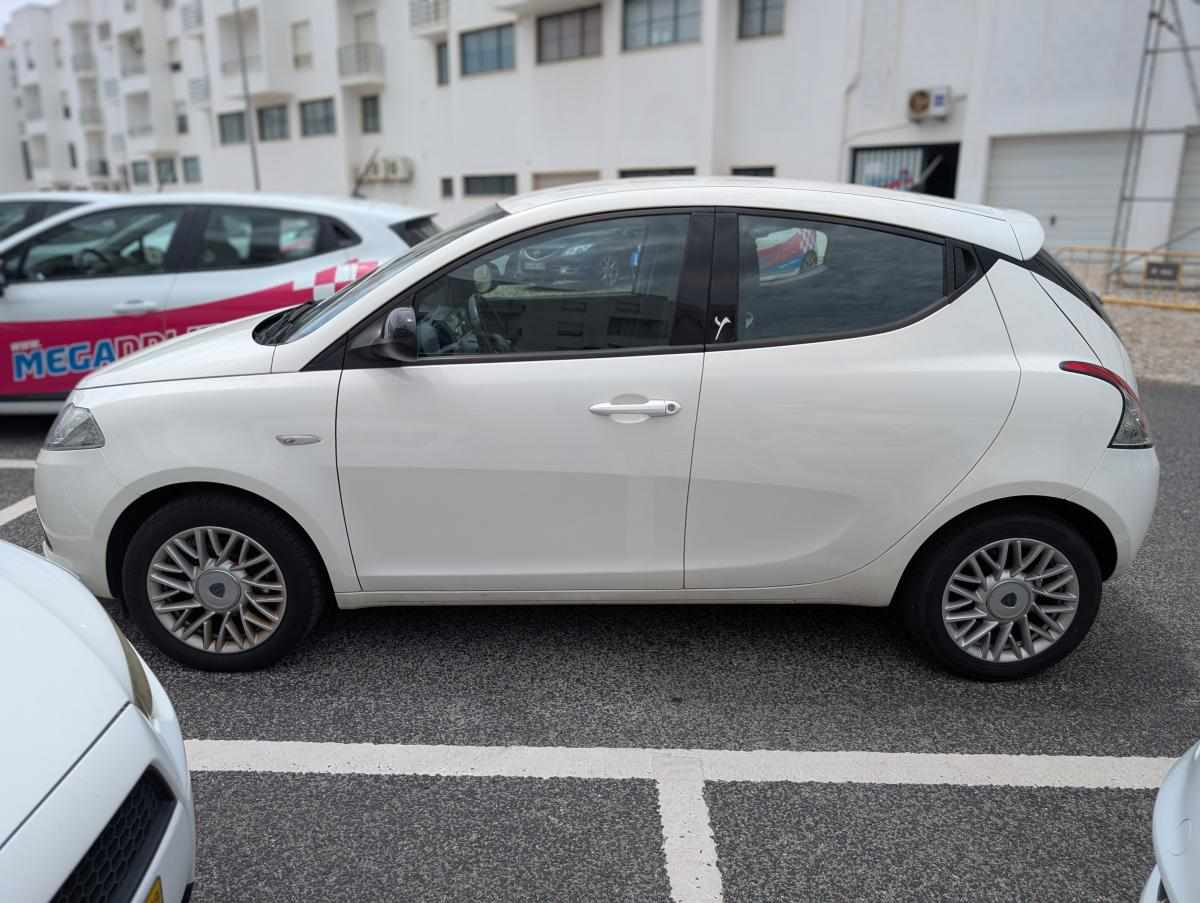 lancia-ypsilon-1-2-69cv-2015-gasolina-1242cc