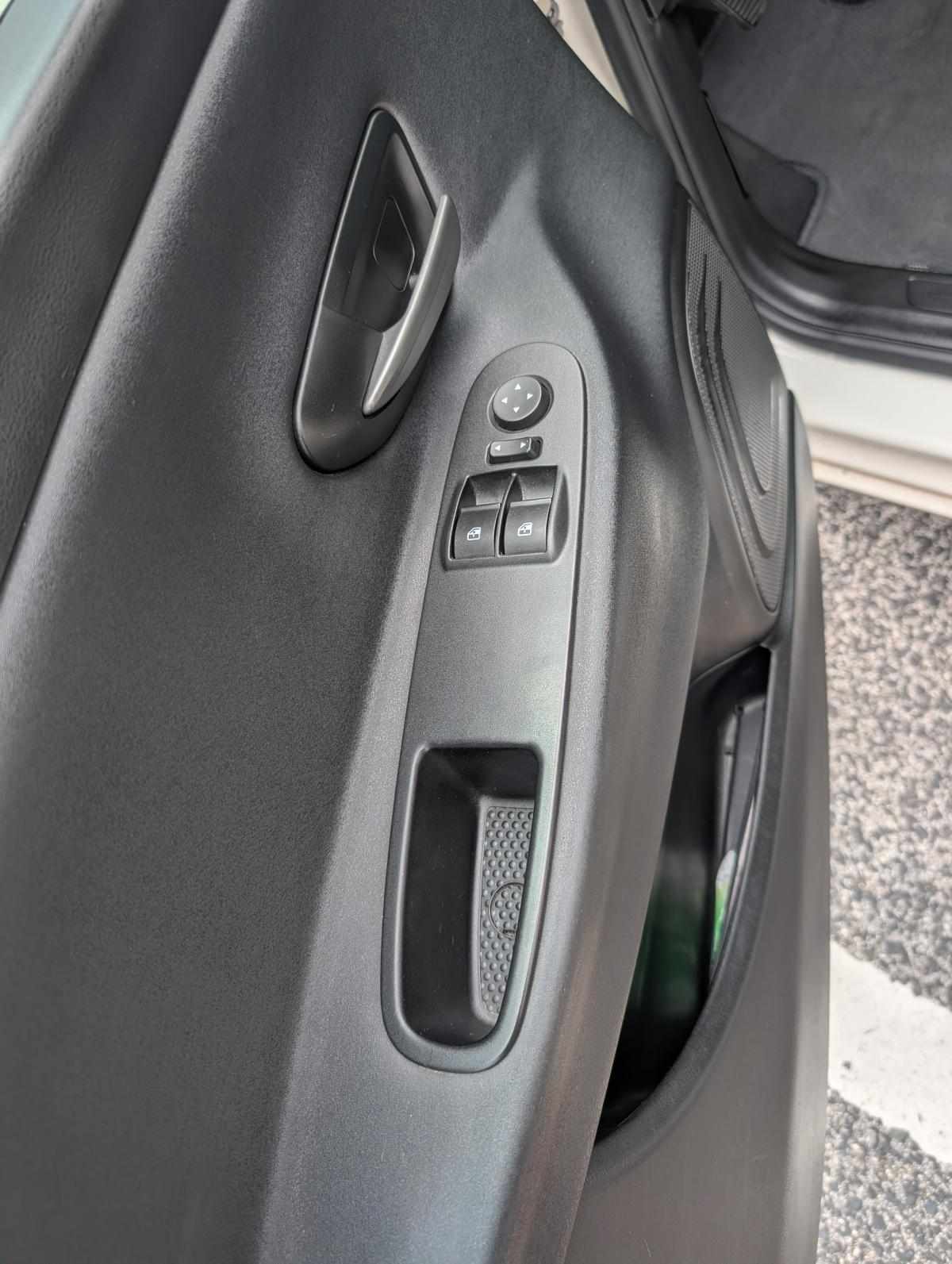 lancia-ypsilon-1-2-69cv-2015-gasolina-1242cc