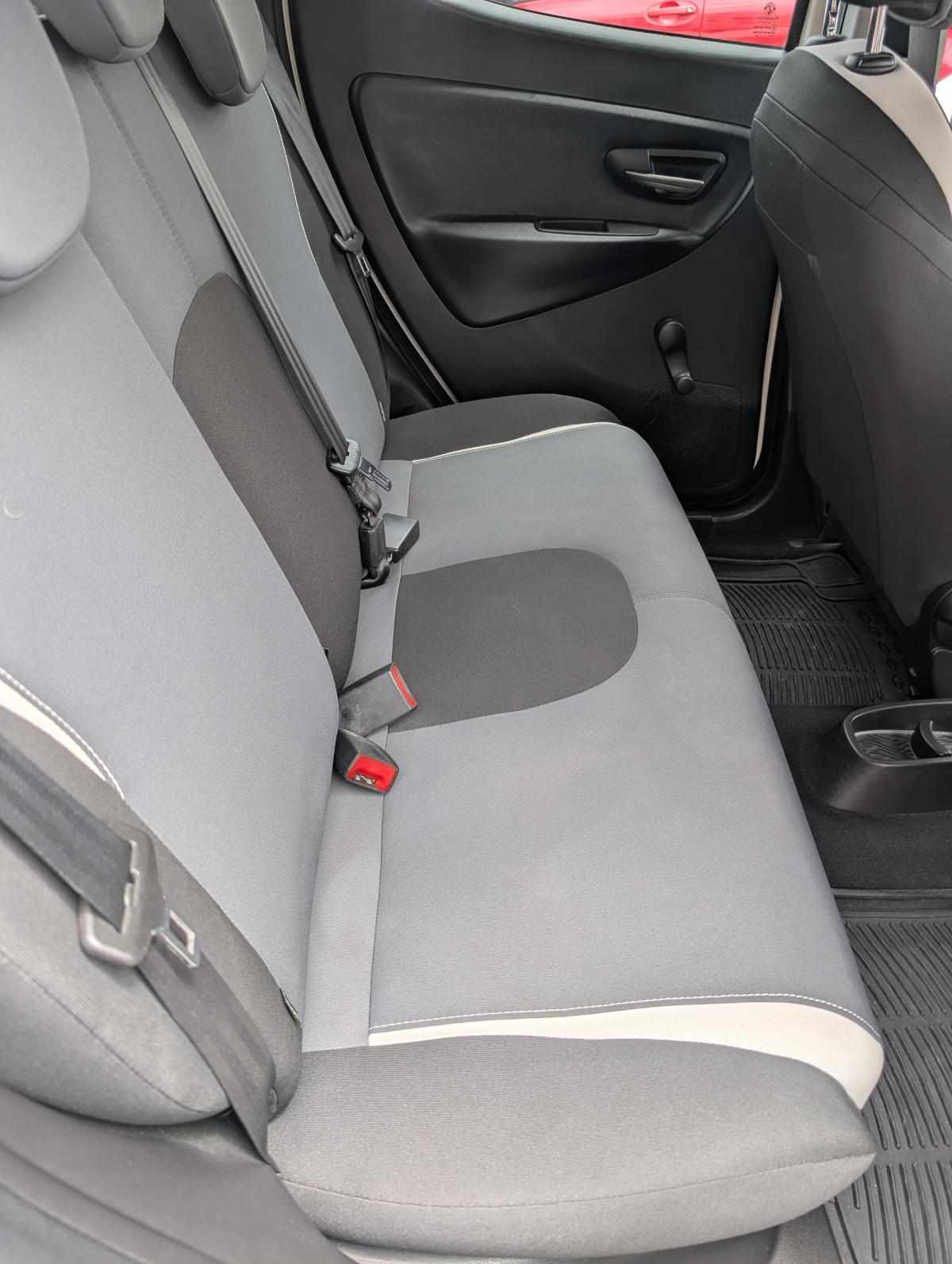 lancia-ypsilon-1-2-69cv-2015-gasolina-1242cc