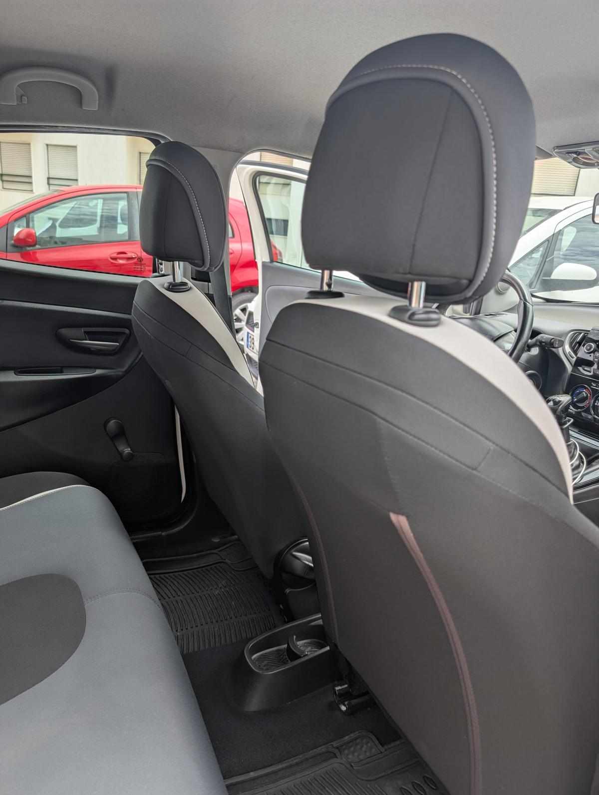 lancia-ypsilon-1-2-69cv-2015-gasolina-1242cc