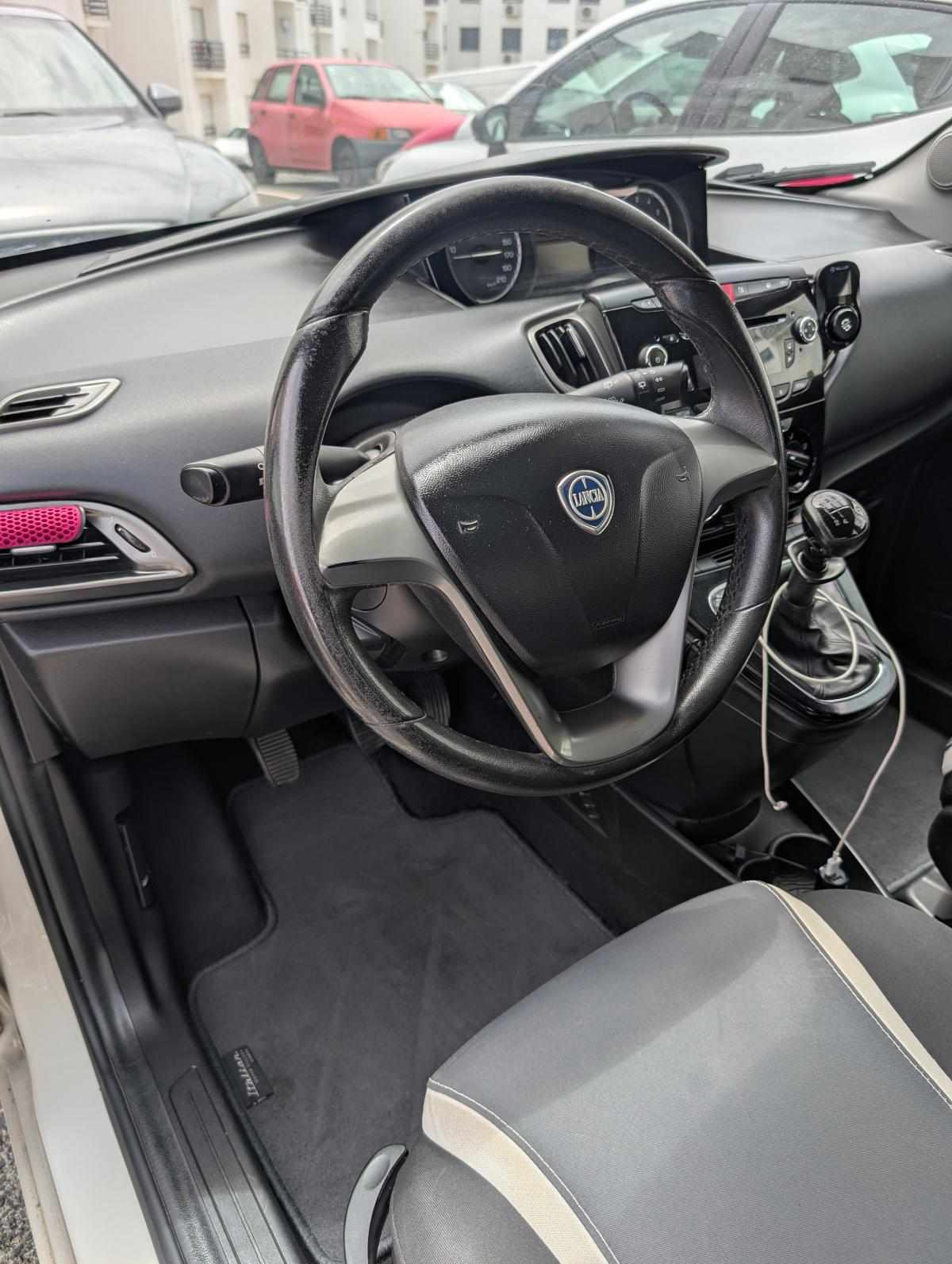 lancia-ypsilon-1-2-69cv-2015-gasolina-1242cc