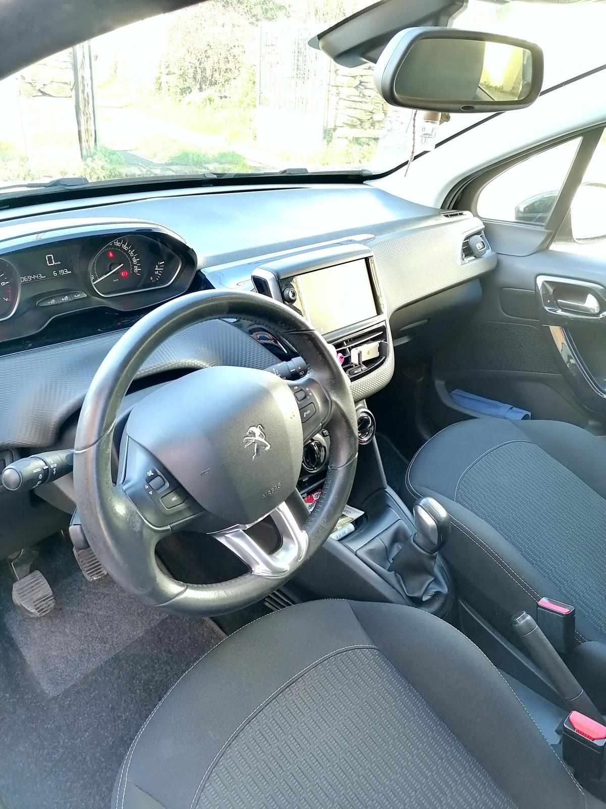 peugeot-208-1-2-vti-2017-gasolina-1199cc