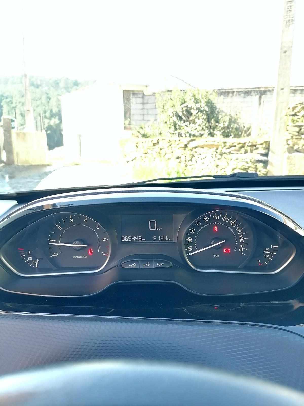 peugeot-208-1-2-vti-2017-gasolina-1199cc