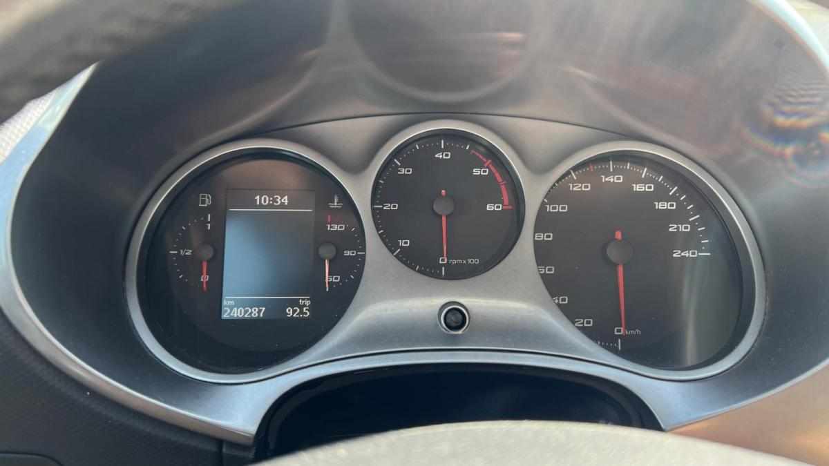 seat-leon-1-6-tdi-2011-diesel-1598cc