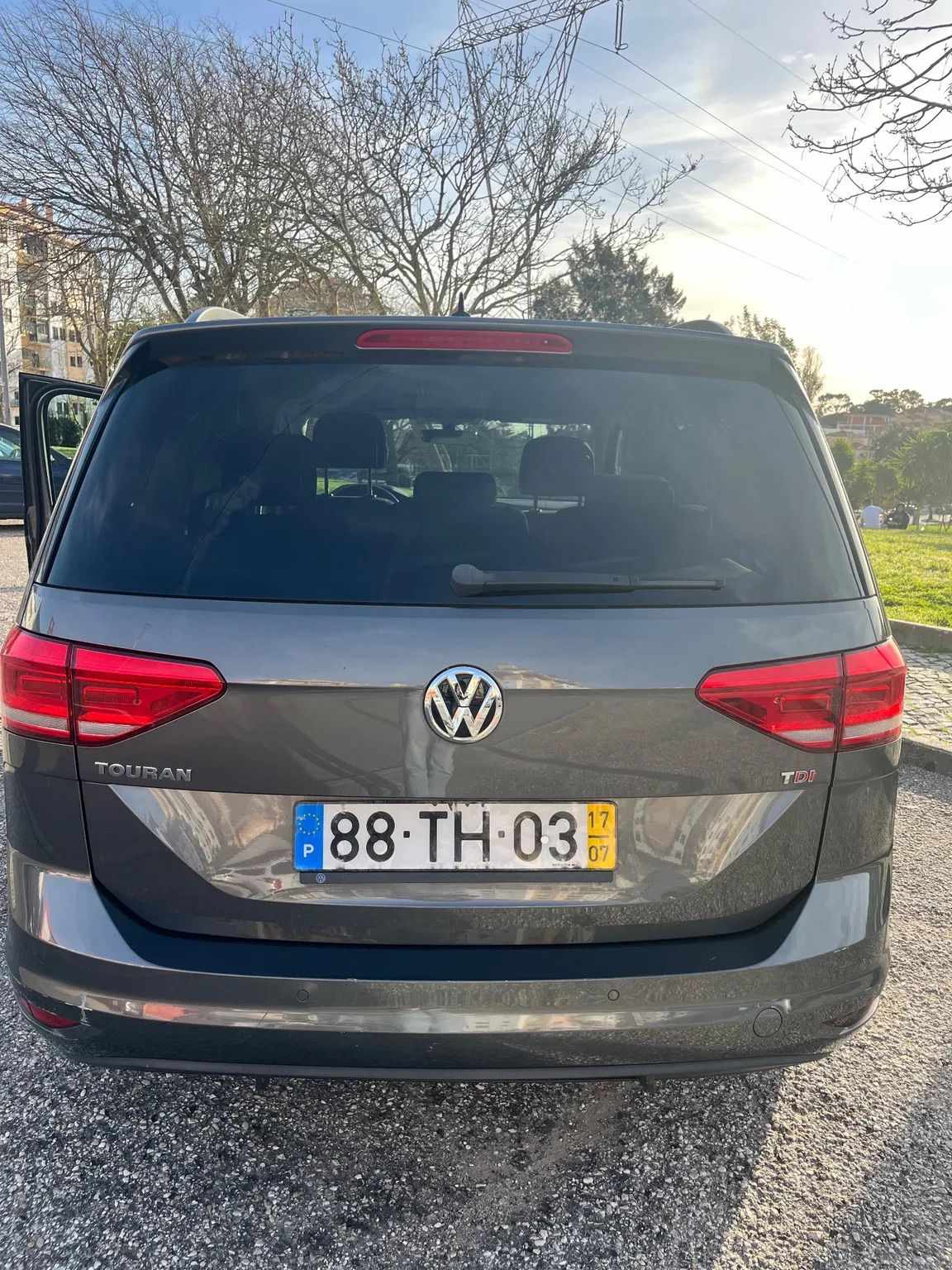 volkswagen-touran-1-6-tdi-bluemotion-2017-diesel-1598cc