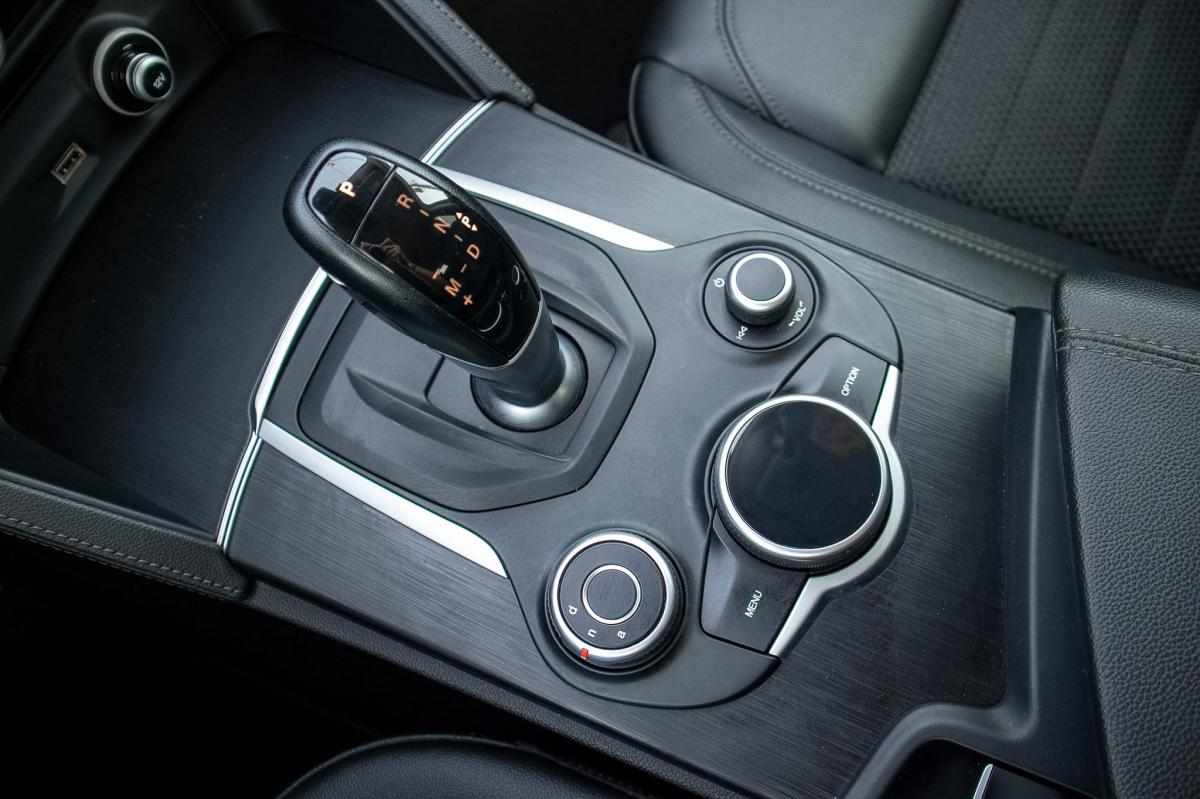 alfa-romeo-stelvio-2-2-jtdm-2018-diesel-2143cc