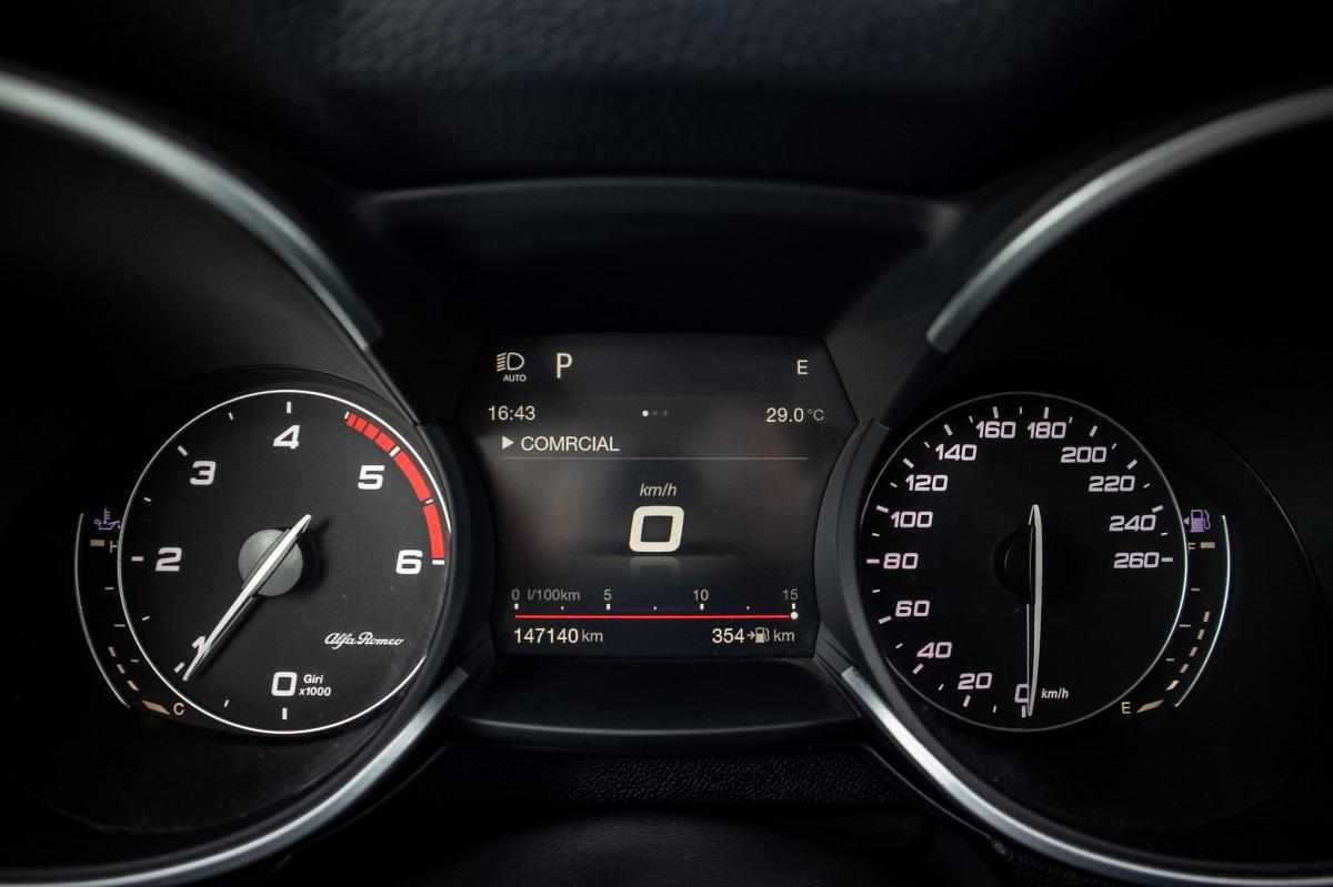 alfa-romeo-stelvio-2-2-jtdm-2018-diesel-2143cc
