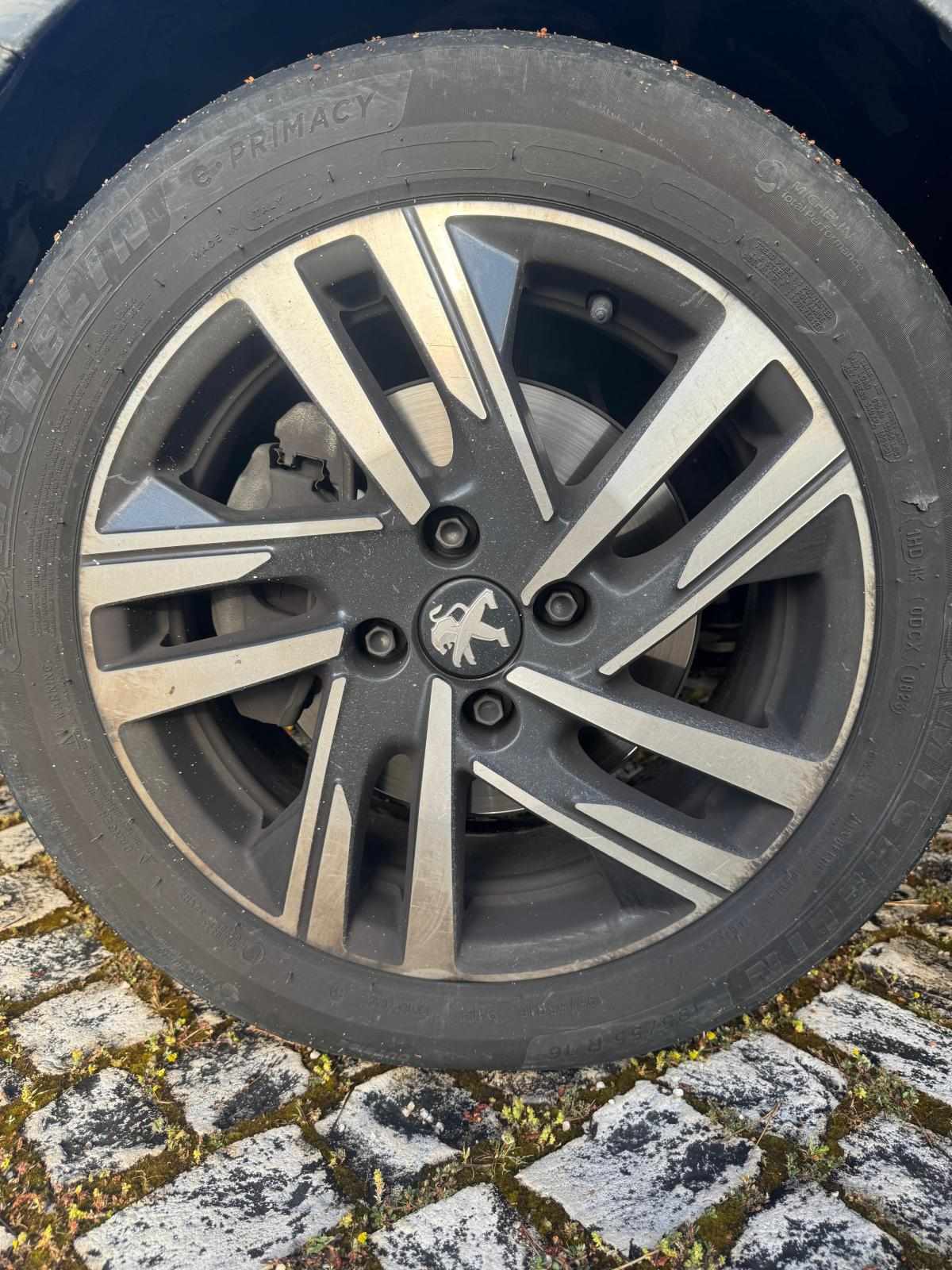 peugeot-208-1-2-puretech-2023-gasolina-1199cc