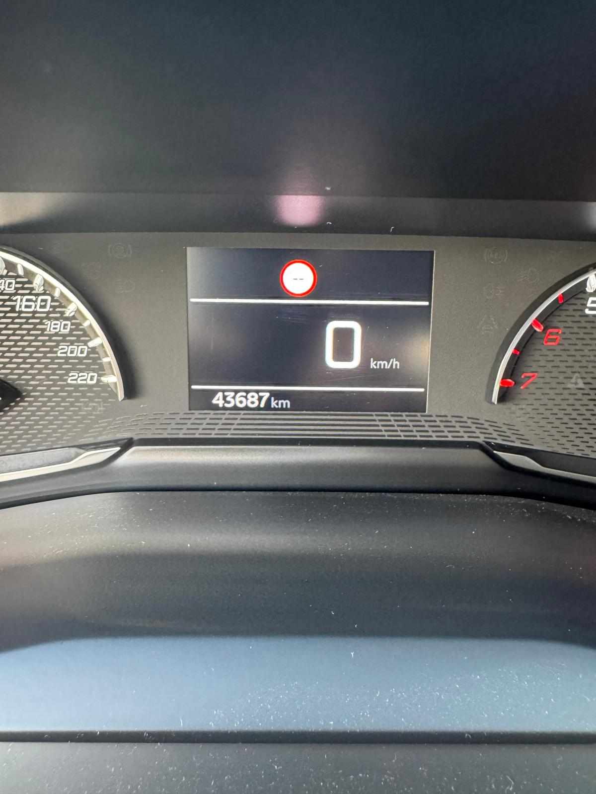 peugeot-208-1-2-puretech-2023-gasolina-1199cc