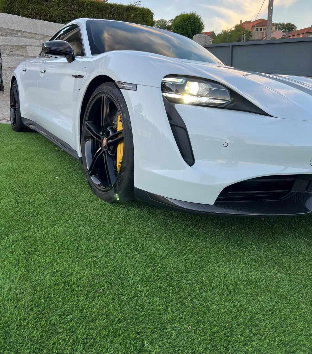 porsche-taycan-turbo-s-2020-eletrico