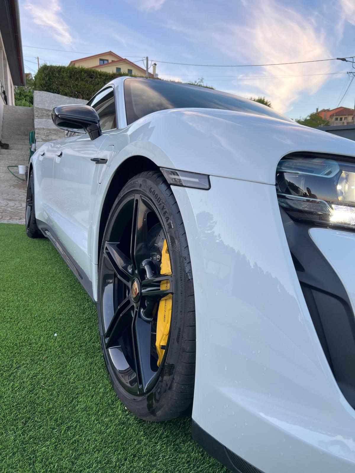 porsche-taycan-turbo-s-2020-eletrico