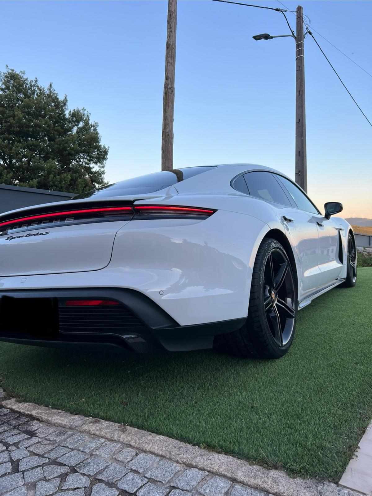 porsche-taycan-turbo-s-2020-eletrico