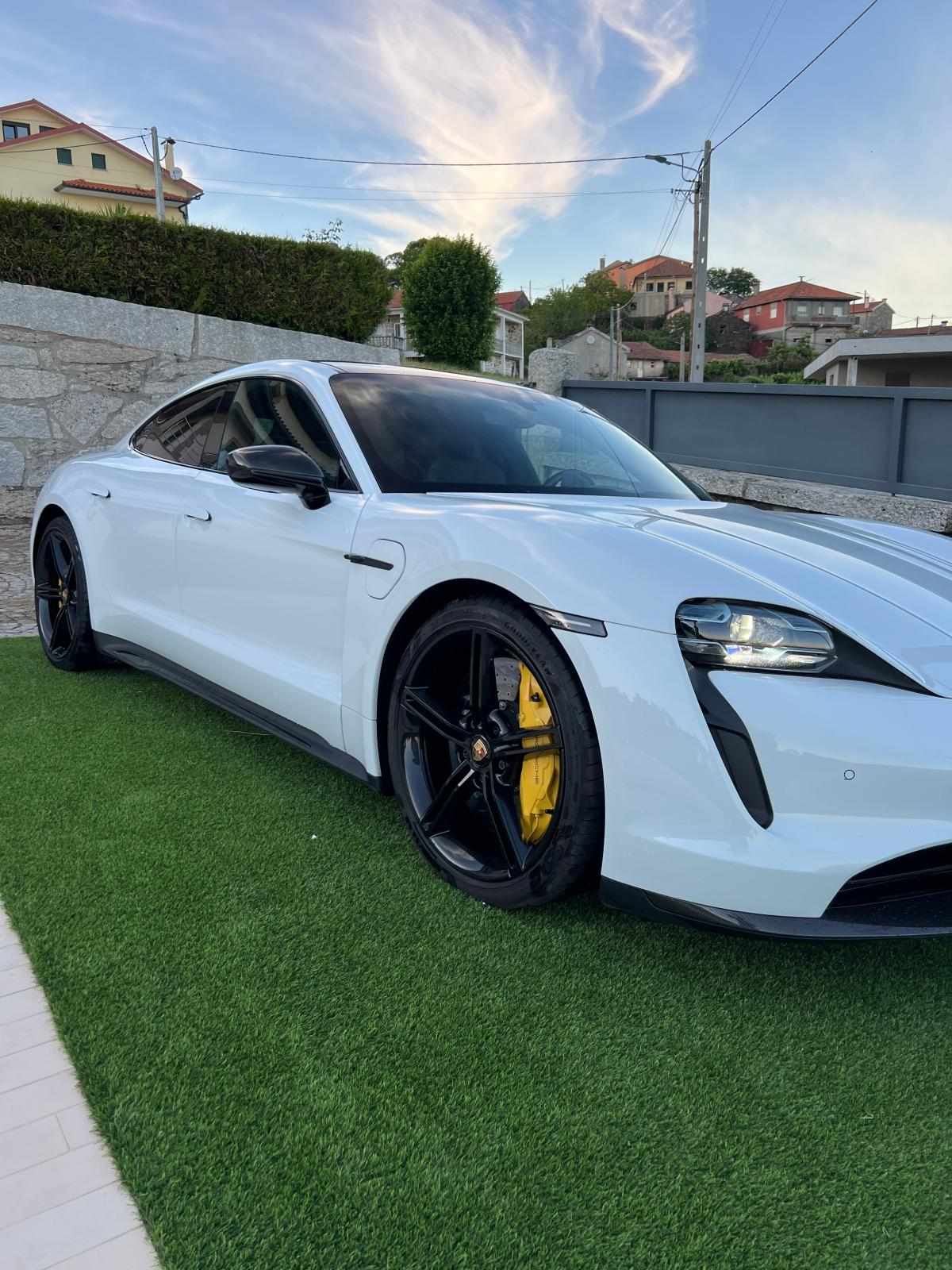 porsche-taycan-turbo-s-2020-eletrico