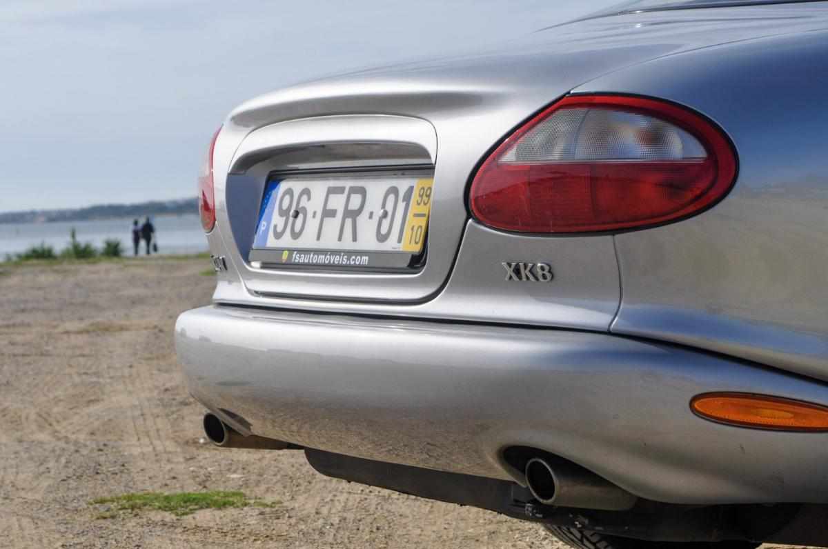 jaguar-xk8-coupe-v8-4-2-2004-gasolina-4200cc