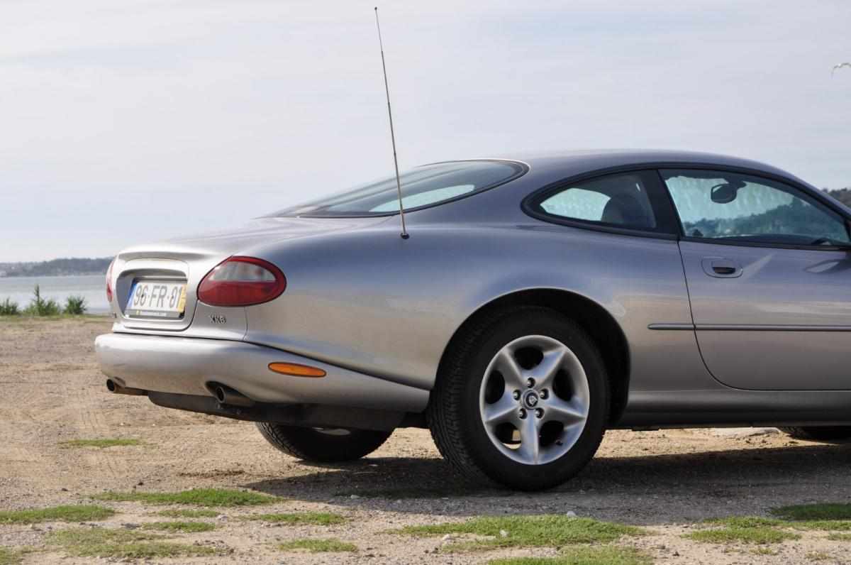 jaguar-xk8-coupe-v8-4-2-2004-gasolina-4200cc