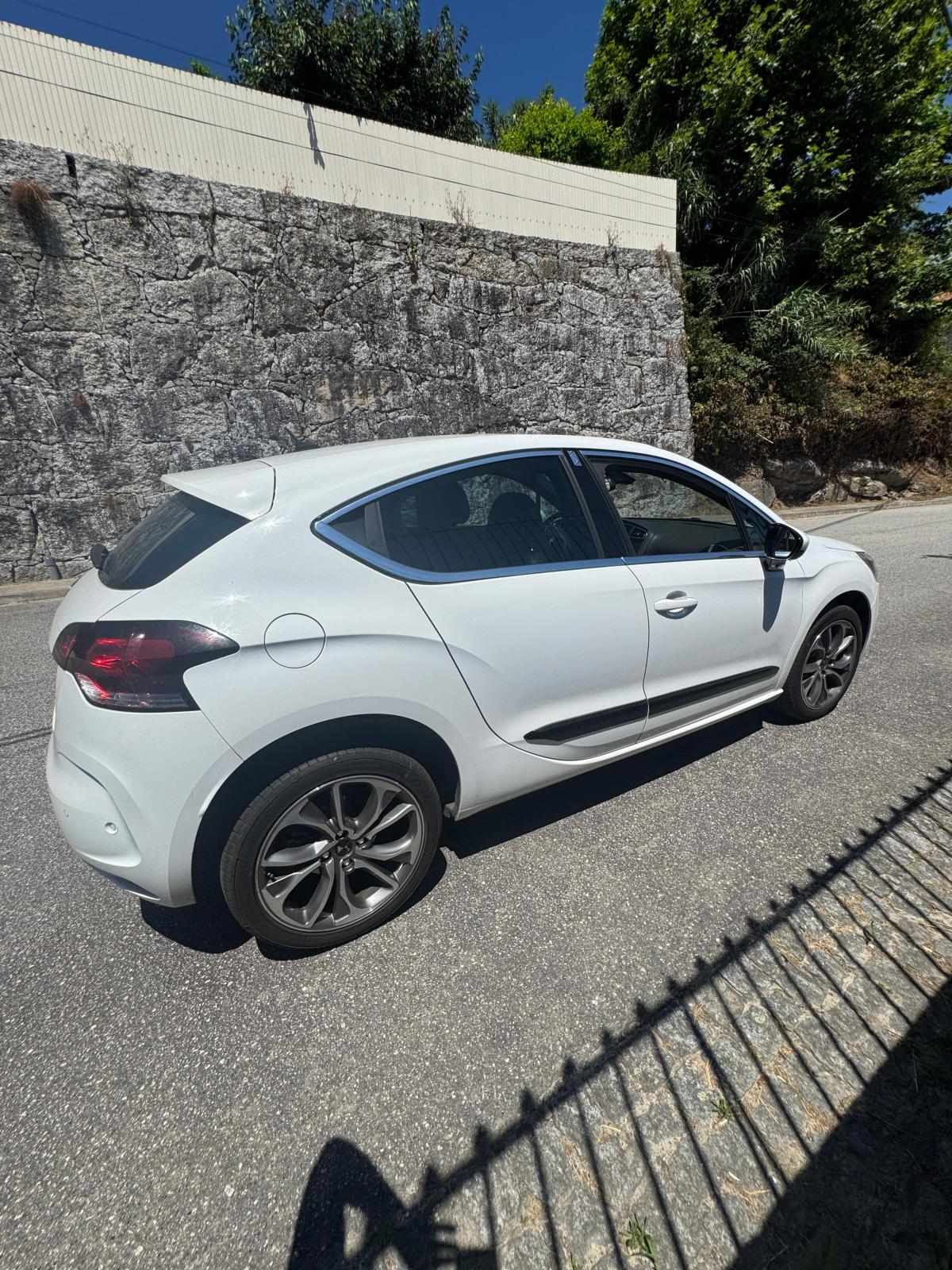 ds-ds-4-1-6-bluehdi-2015-diesel-1560cc