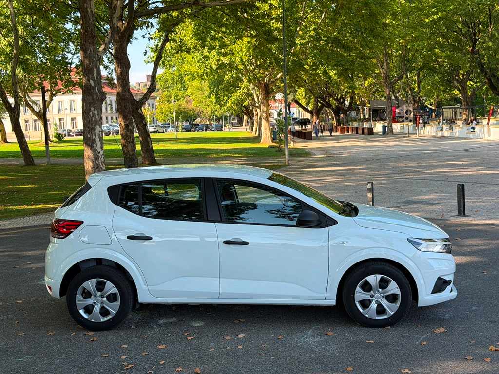 dacia-sandero-1-0-sce-2023-gasolina-999cc