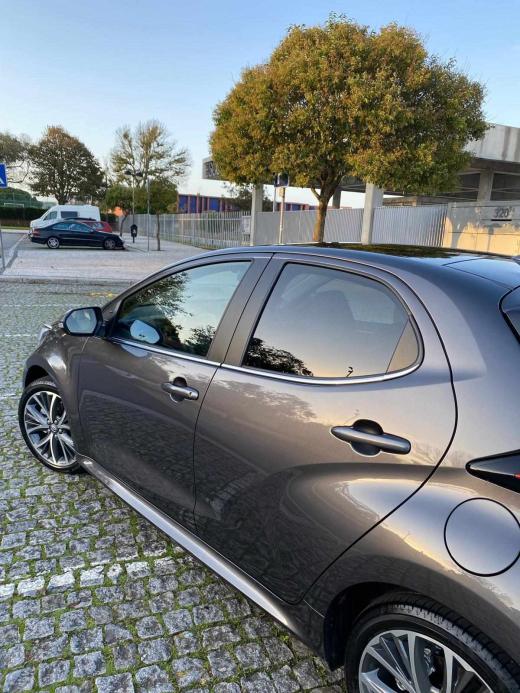 toyota-yaris-2024-hibrido-a-gasolina-1490cc