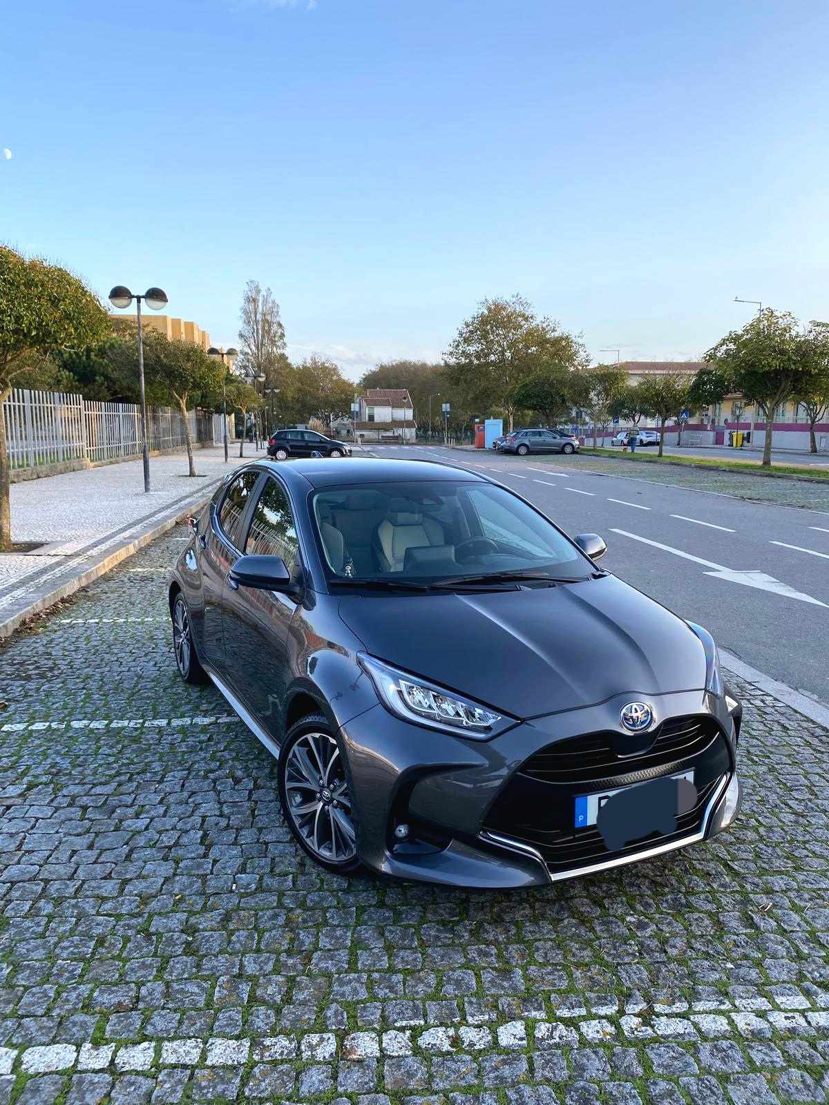 toyota-yaris-2024-hibrido-a-gasolina-1490cc
