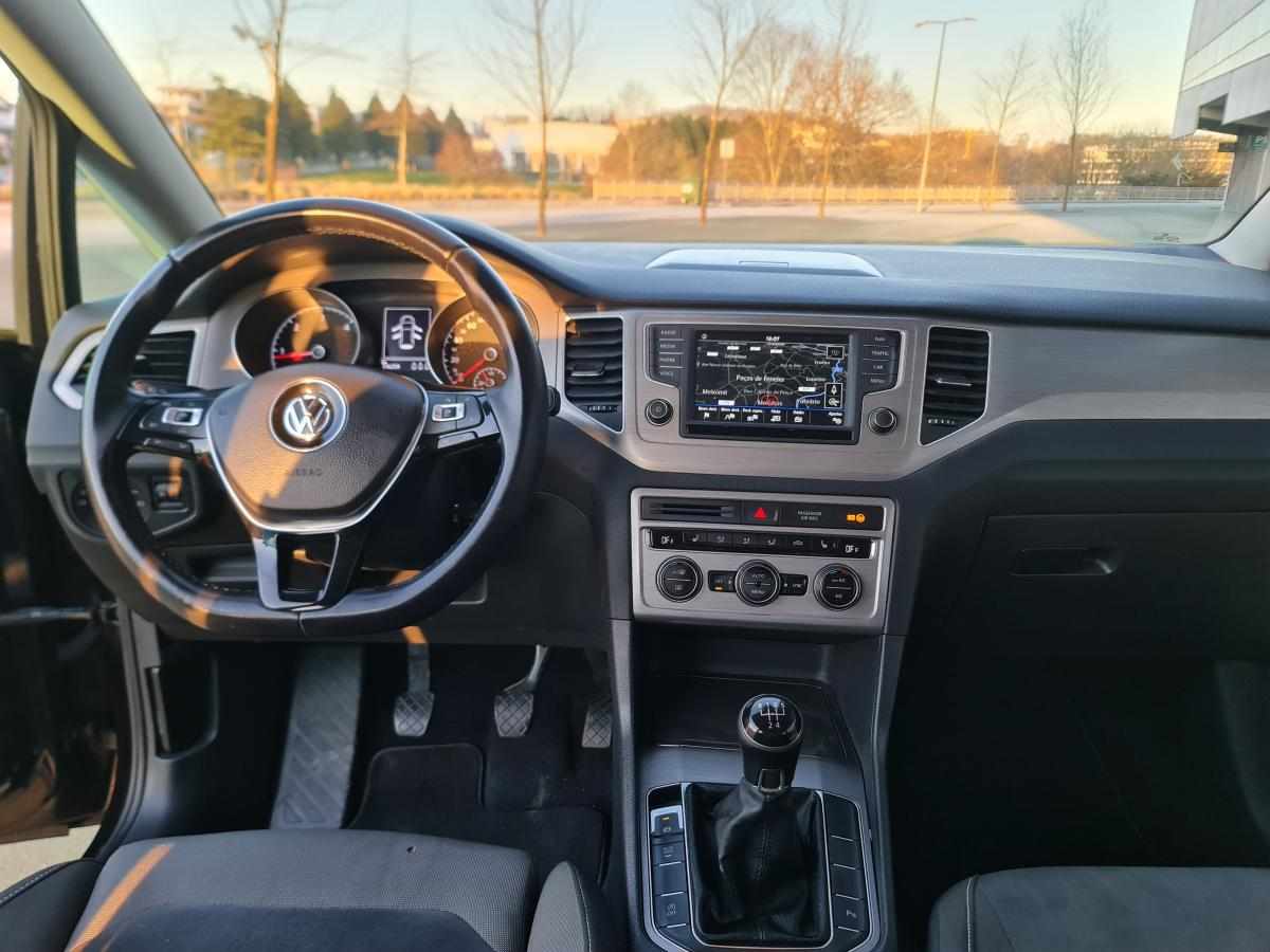 volkswagen-golf-sportsvan-1-6-tdi-sport-2017-diesel-5cc