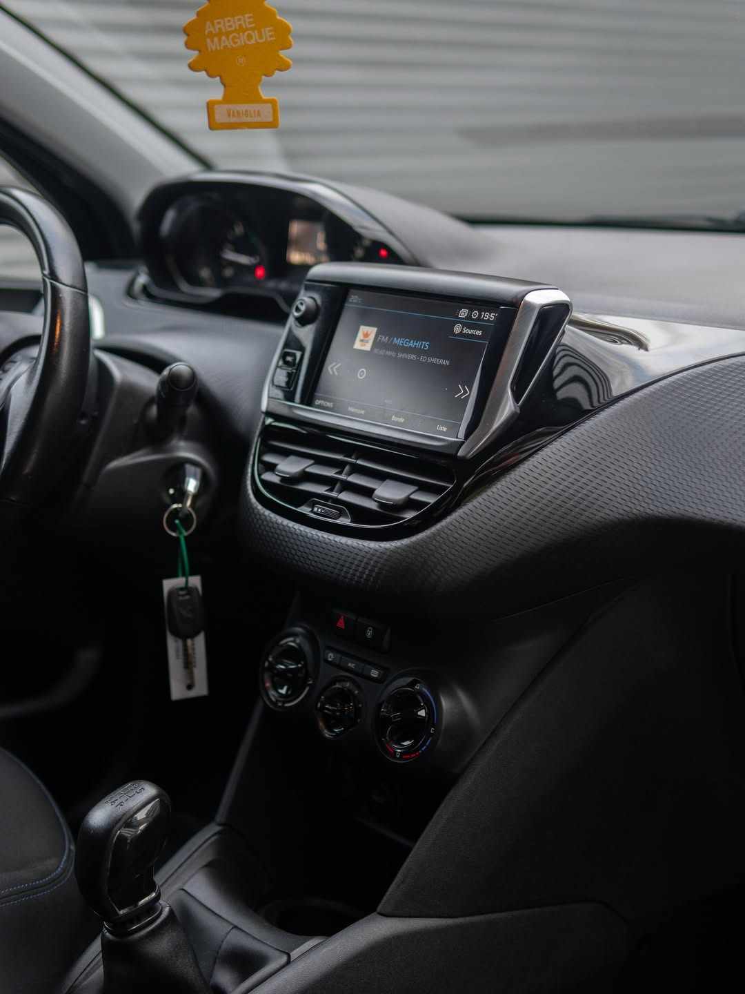 peugeot-208-1-6-bluehdi-2018-diesel-1560cc