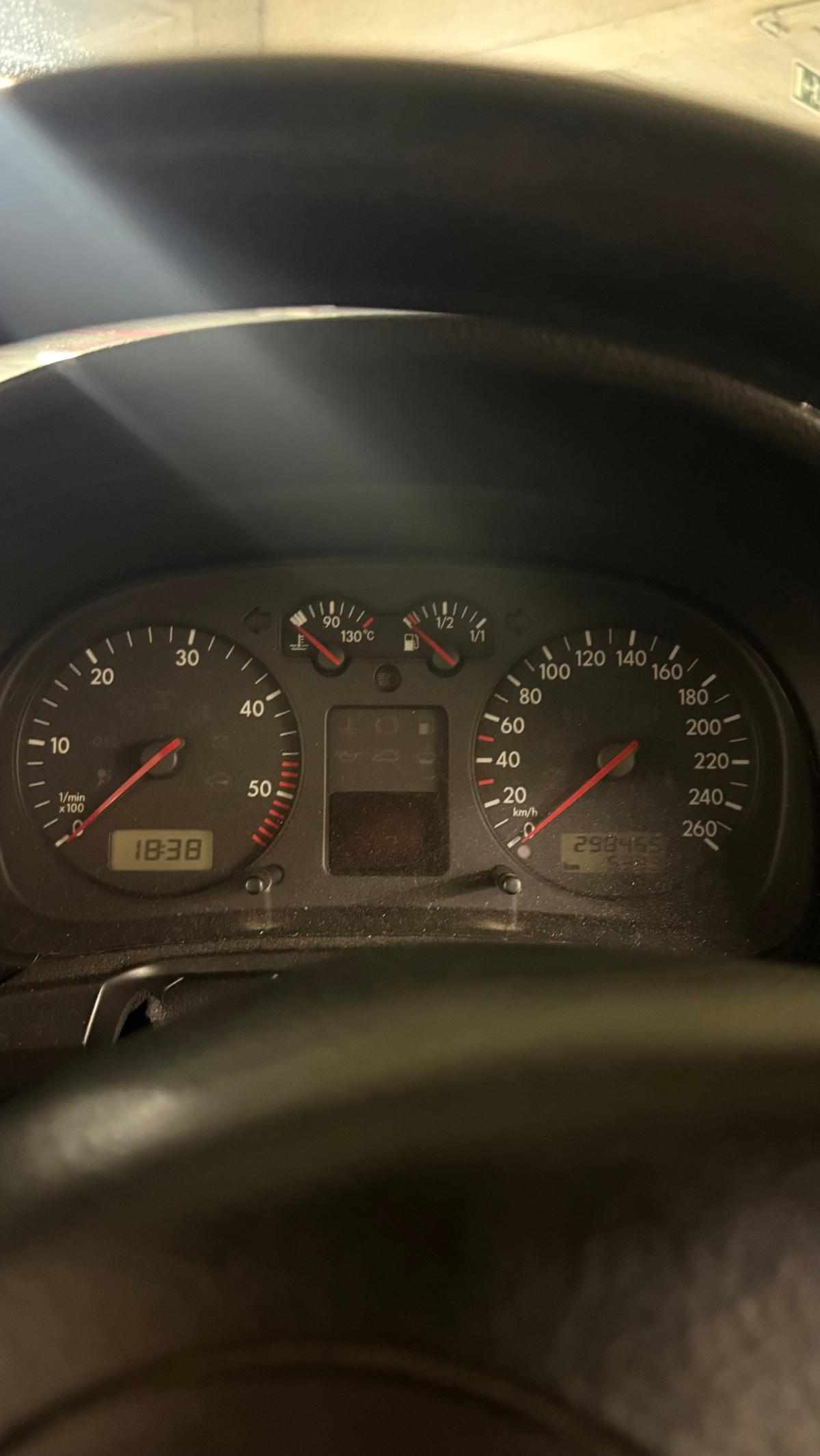 volkswagen-golf-1-9-tdi-2000-diesel-1896cc