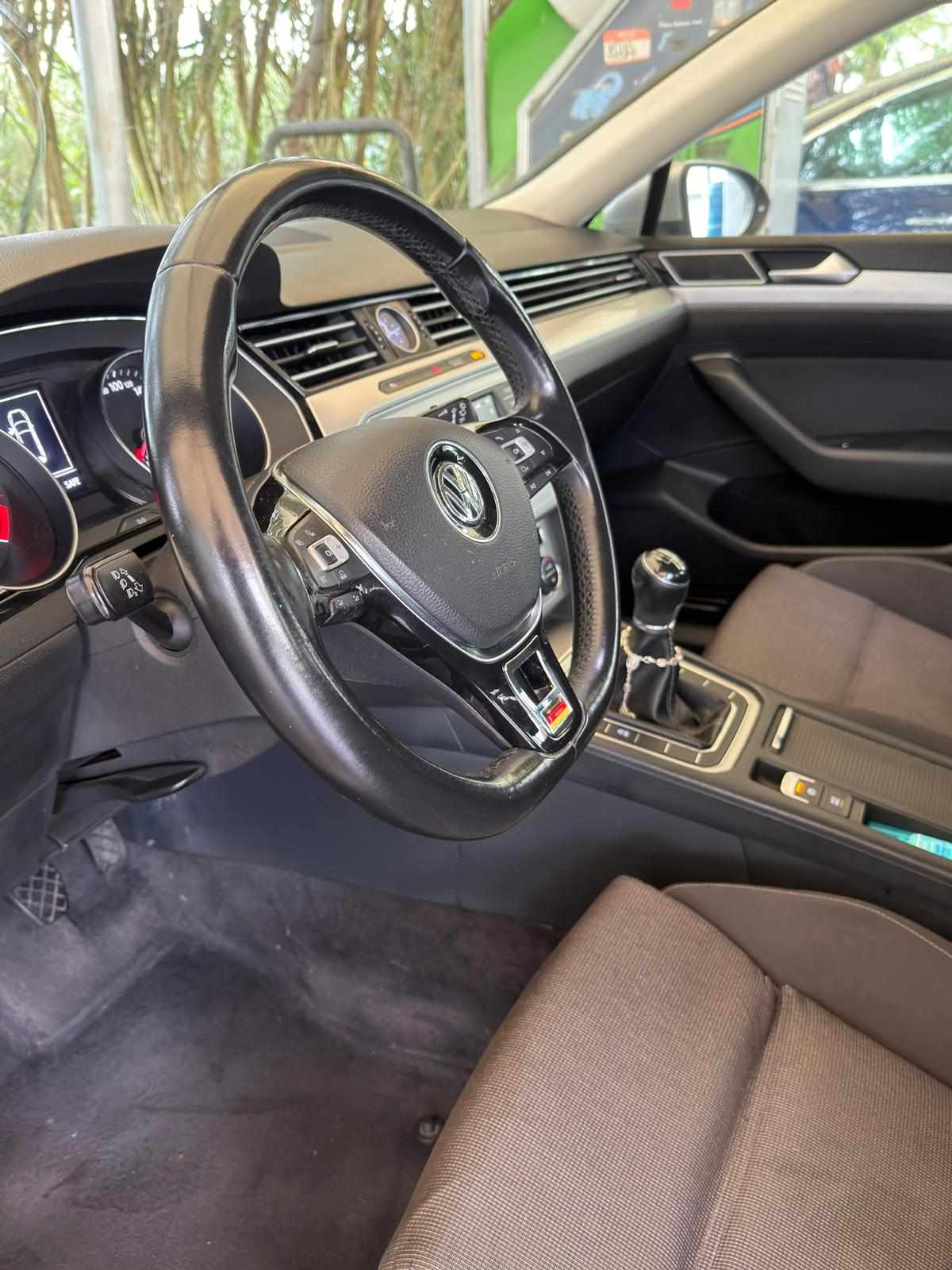 volkswagen-passat-1-6-tdi-bluemotion-2015-diesel-1598cc