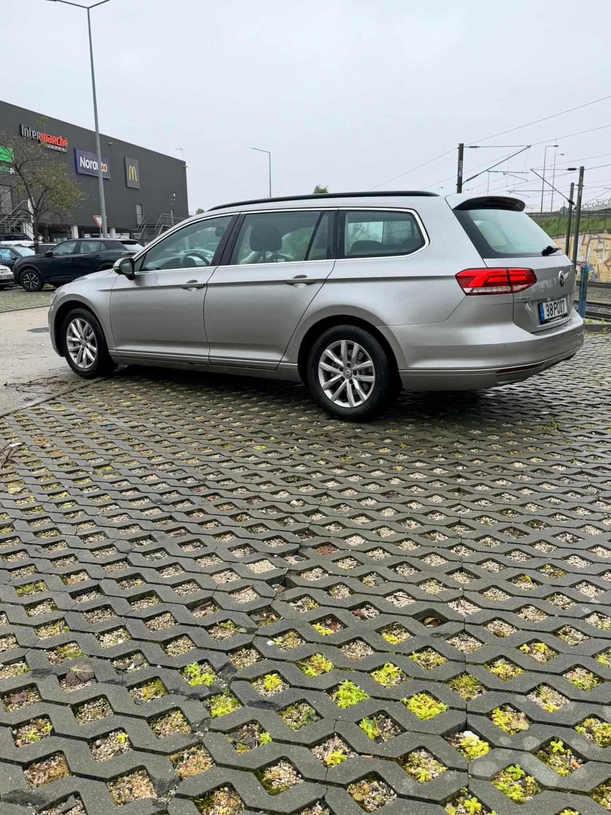 volkswagen-passat-1-6-tdi-bluemotion-2015-diesel-1598cc