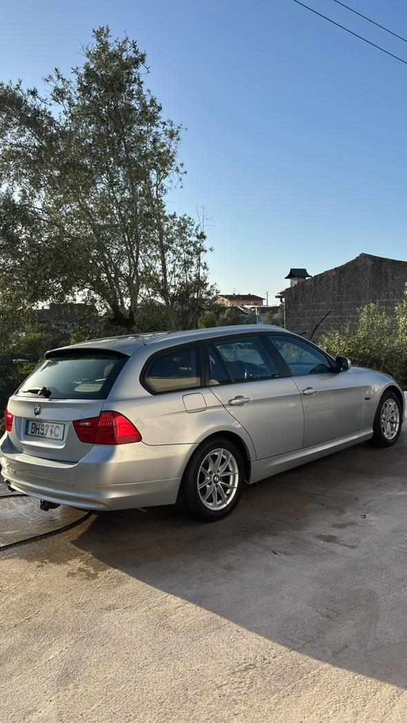 bmw-serie-3-318d-touring-2011-diesel-1995cc