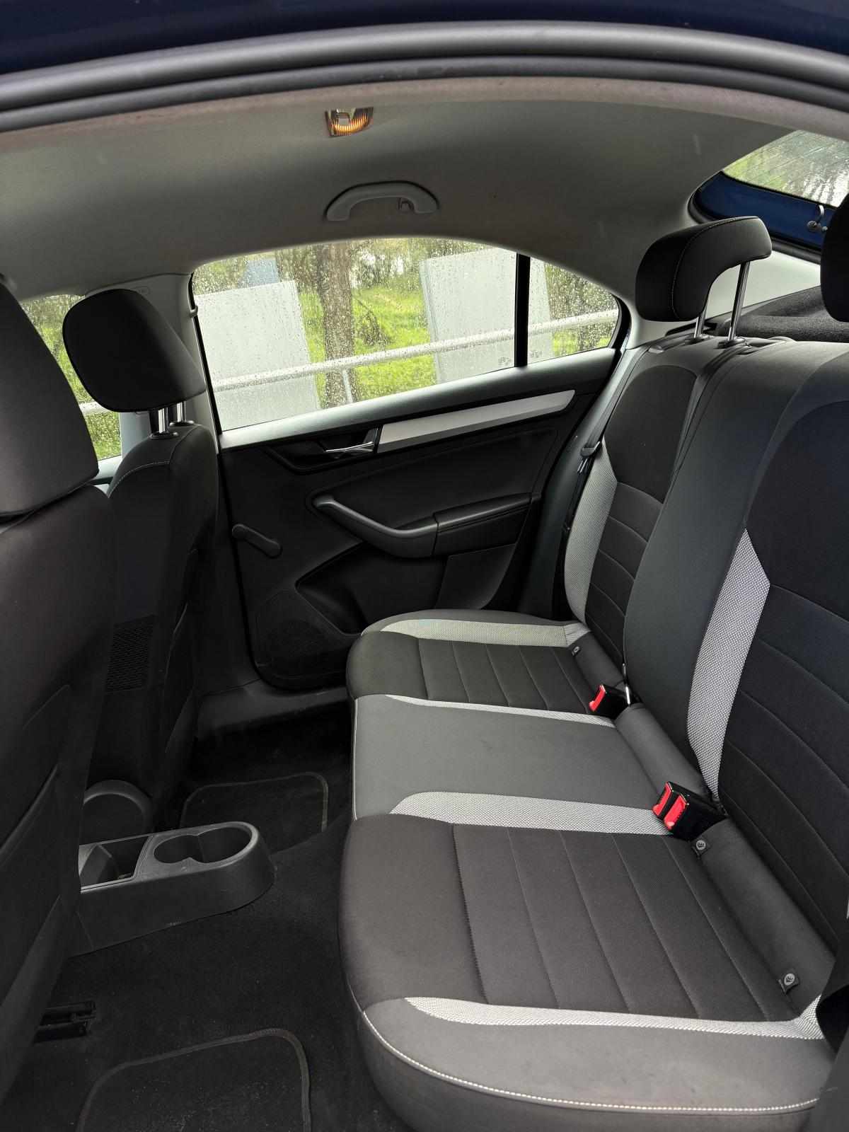 skoda-rapid-1-0-tsi-2018-gasolina-999cc