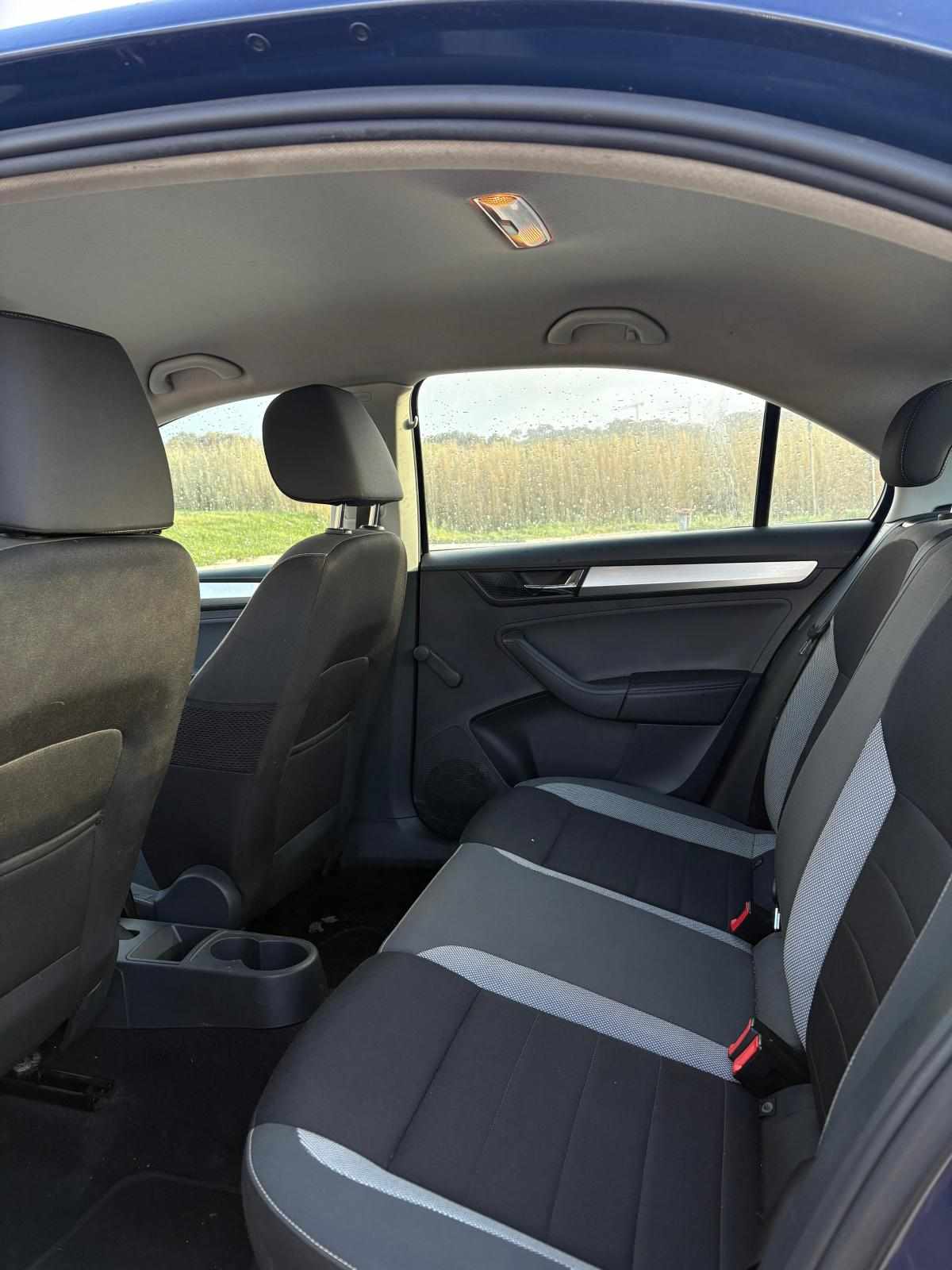 skoda-rapid-1-0-tsi-2018-gasolina-999cc
