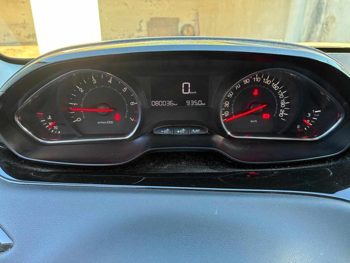 peugeot-208-1-2-vti-2014-gasolina-1199cc