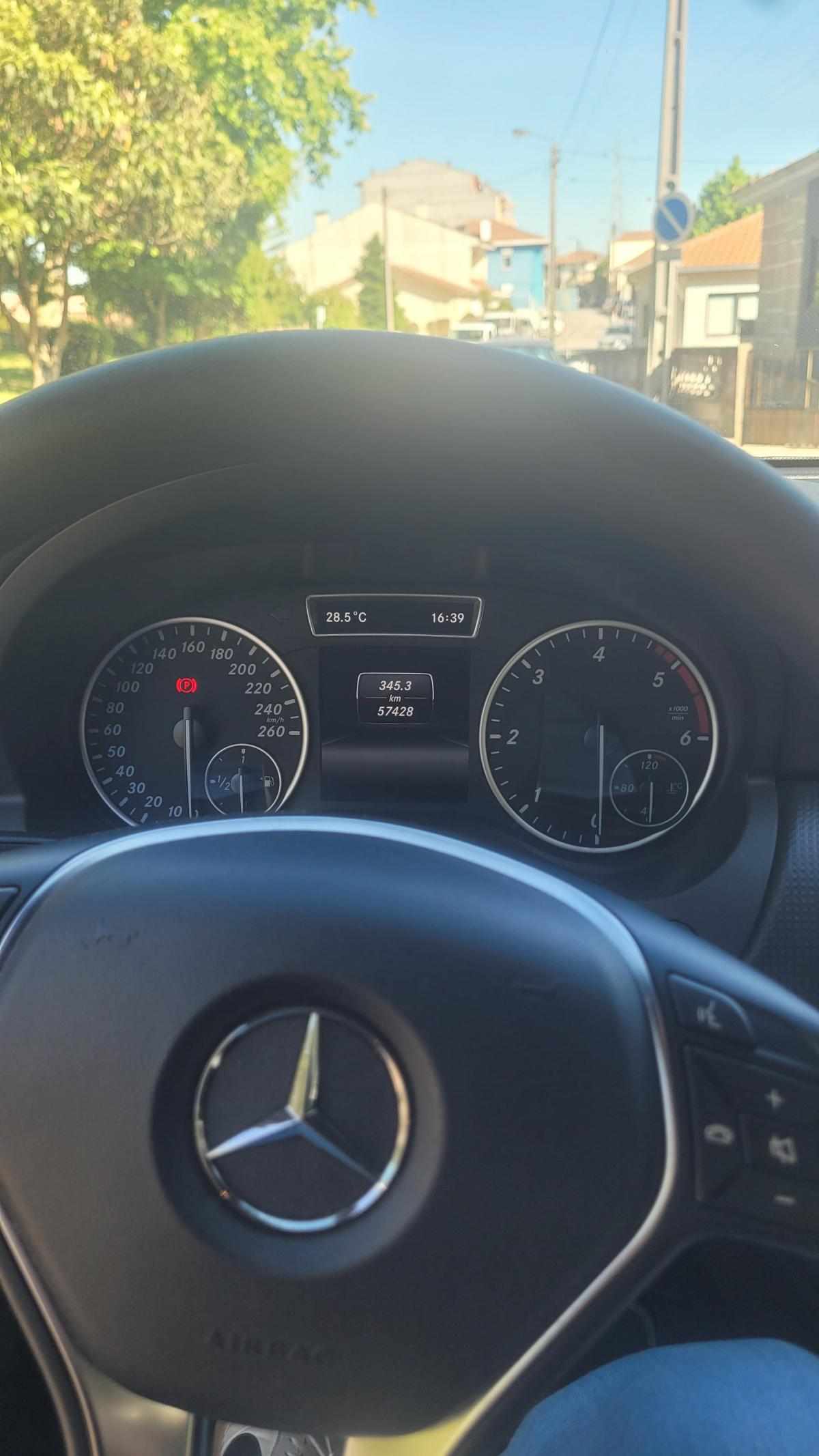 mercedes-benz-classe-a-a-180-cdi-blueefficiency-2014-diesel-1461cc