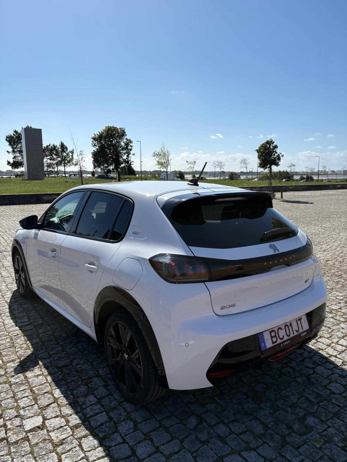 peugeot-208-1-2-puretech-2023-gasolina-1199cc
