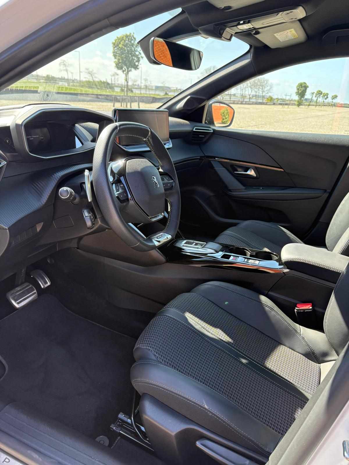 peugeot-208-1-2-puretech-2023-gasolina-1199cc