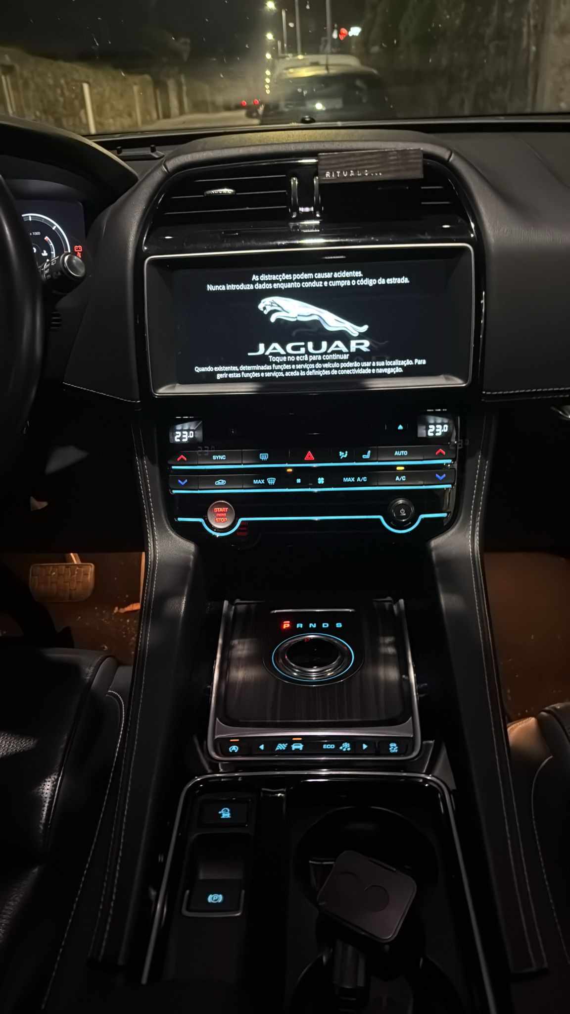 jaguar-f-pace-20d-awd-2018-diesel-1999cc