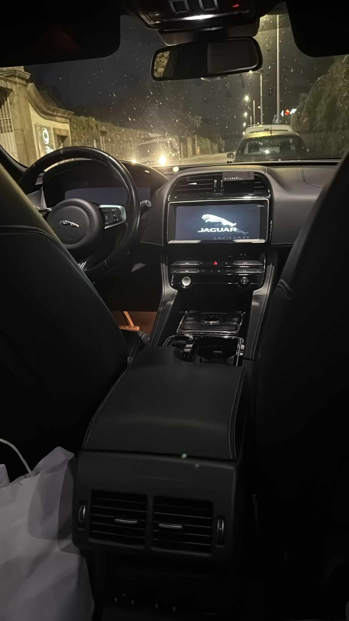 jaguar-f-pace-20d-awd-2018-diesel-1999cc