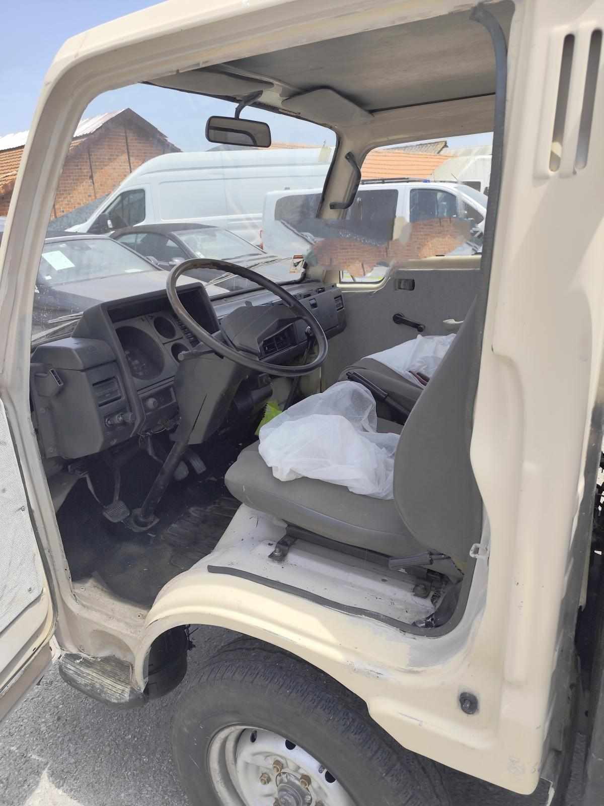 nissan-cabstar-2-5-75cv-1990-diesel-2494cc