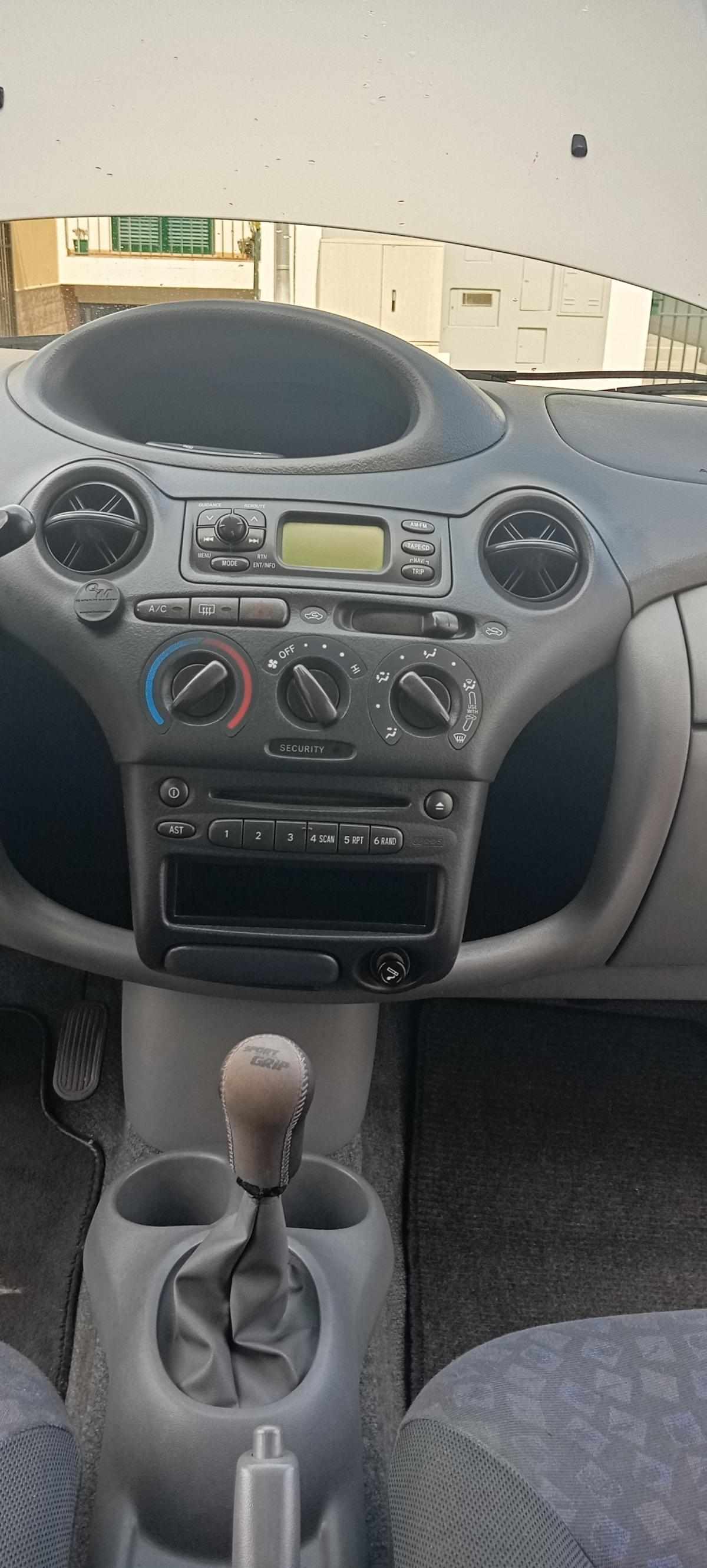 toyota-yaris-1-0-vvt-i-2002-gasolina-998cc
