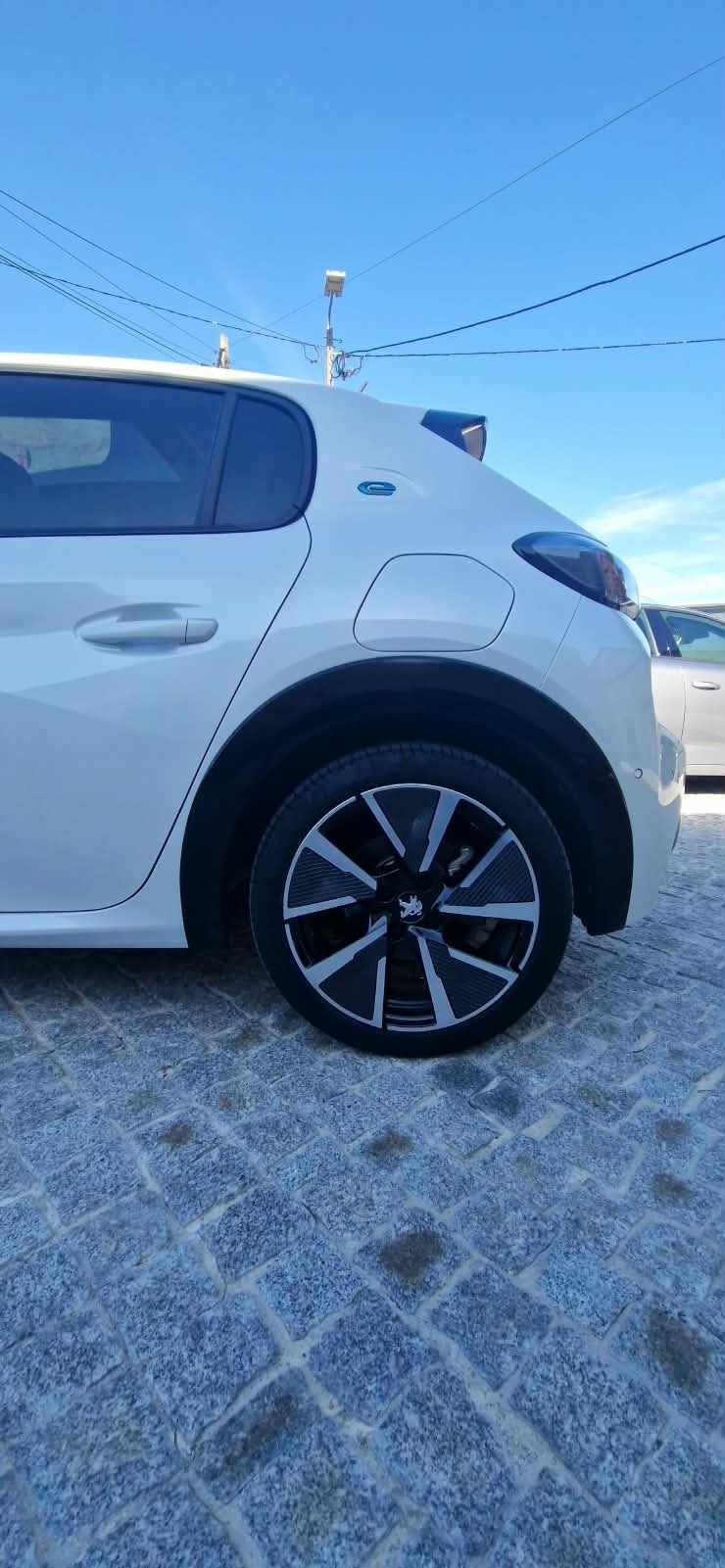 peugeot-e-208-ev-50-kwh-2022-eletrico