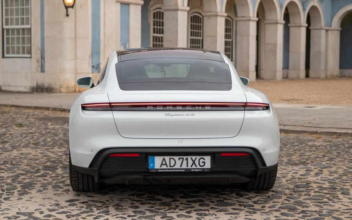 porsche-taycan-4s-2020-eletrico