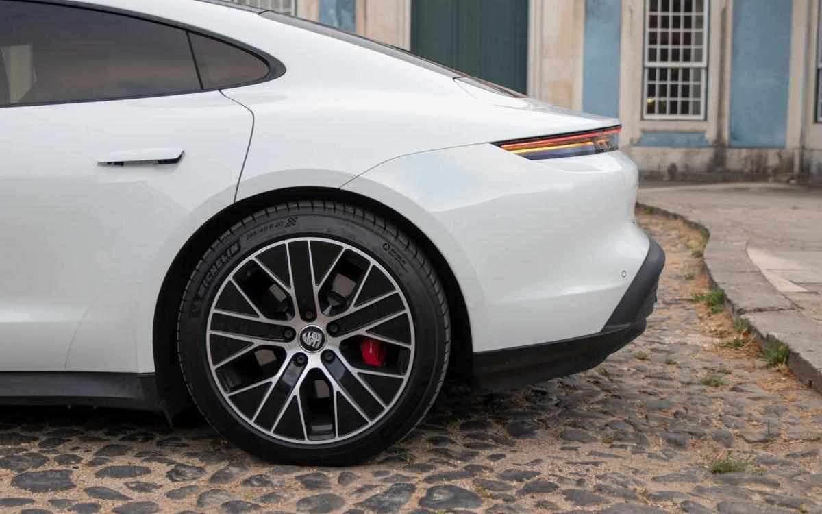 porsche-taycan-4s-2020-eletrico