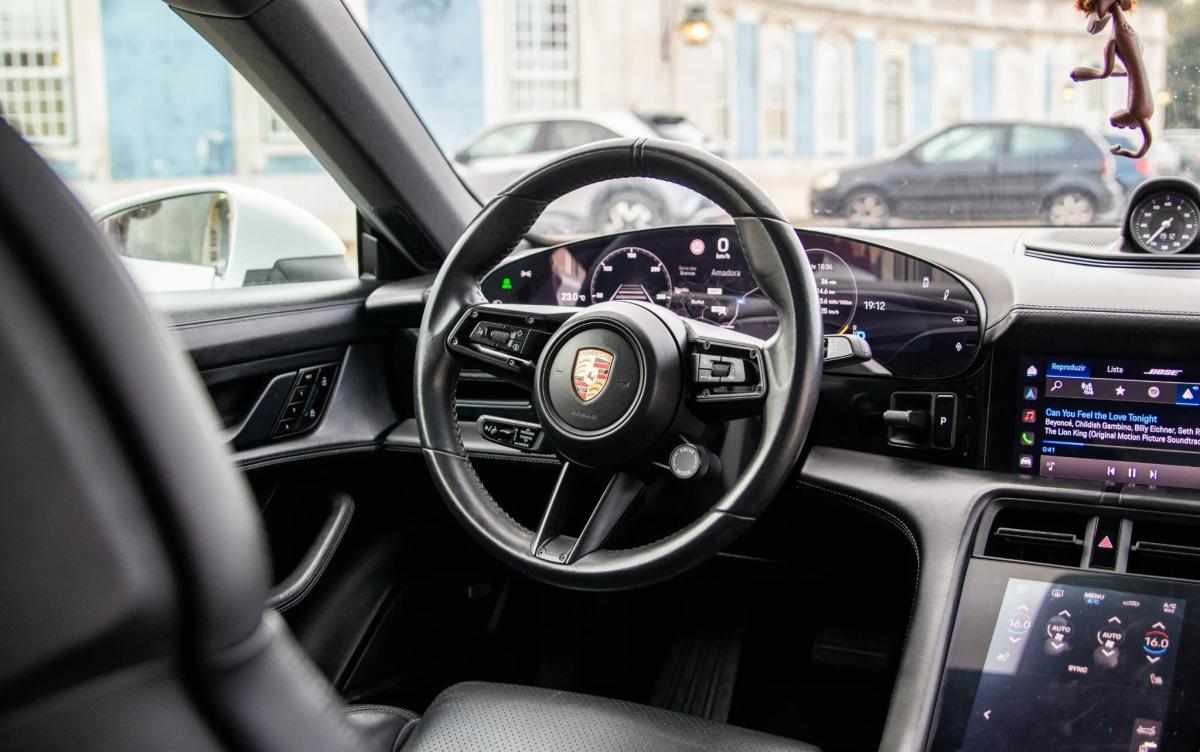 porsche-taycan-4s-2020-eletrico