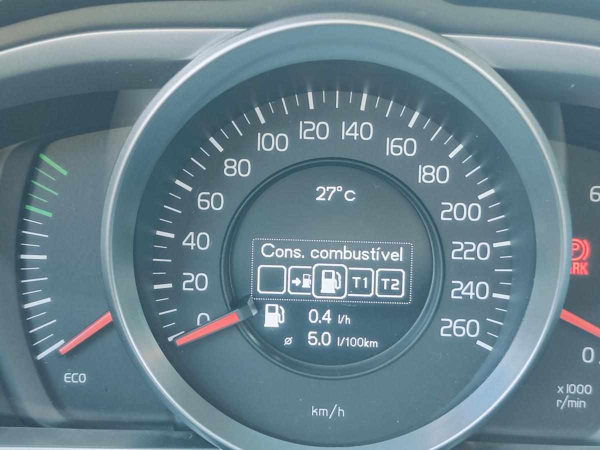 volvo-v40-d2-2016-diesel-1969cc