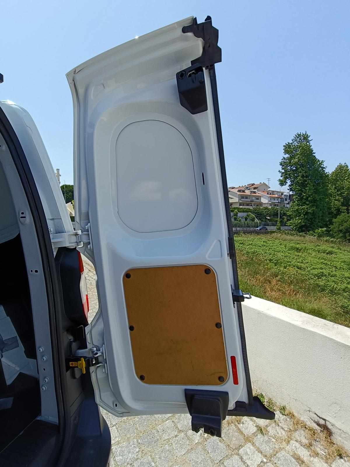 ford-transit-courier-1-6-tdci-2016-diesel-1560cc
