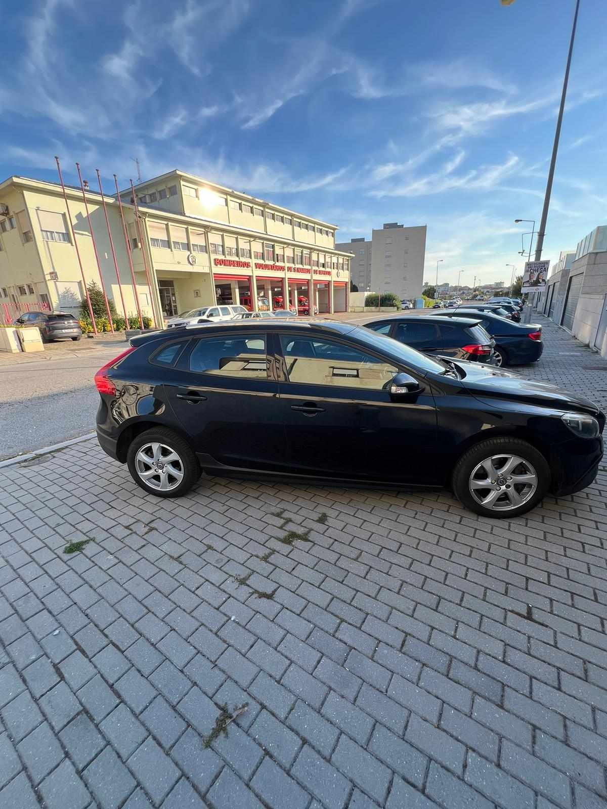 volvo-v40-d2-2015-diesel-1969cc